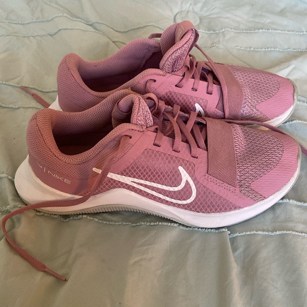 Nike womens sneakers size 5.5